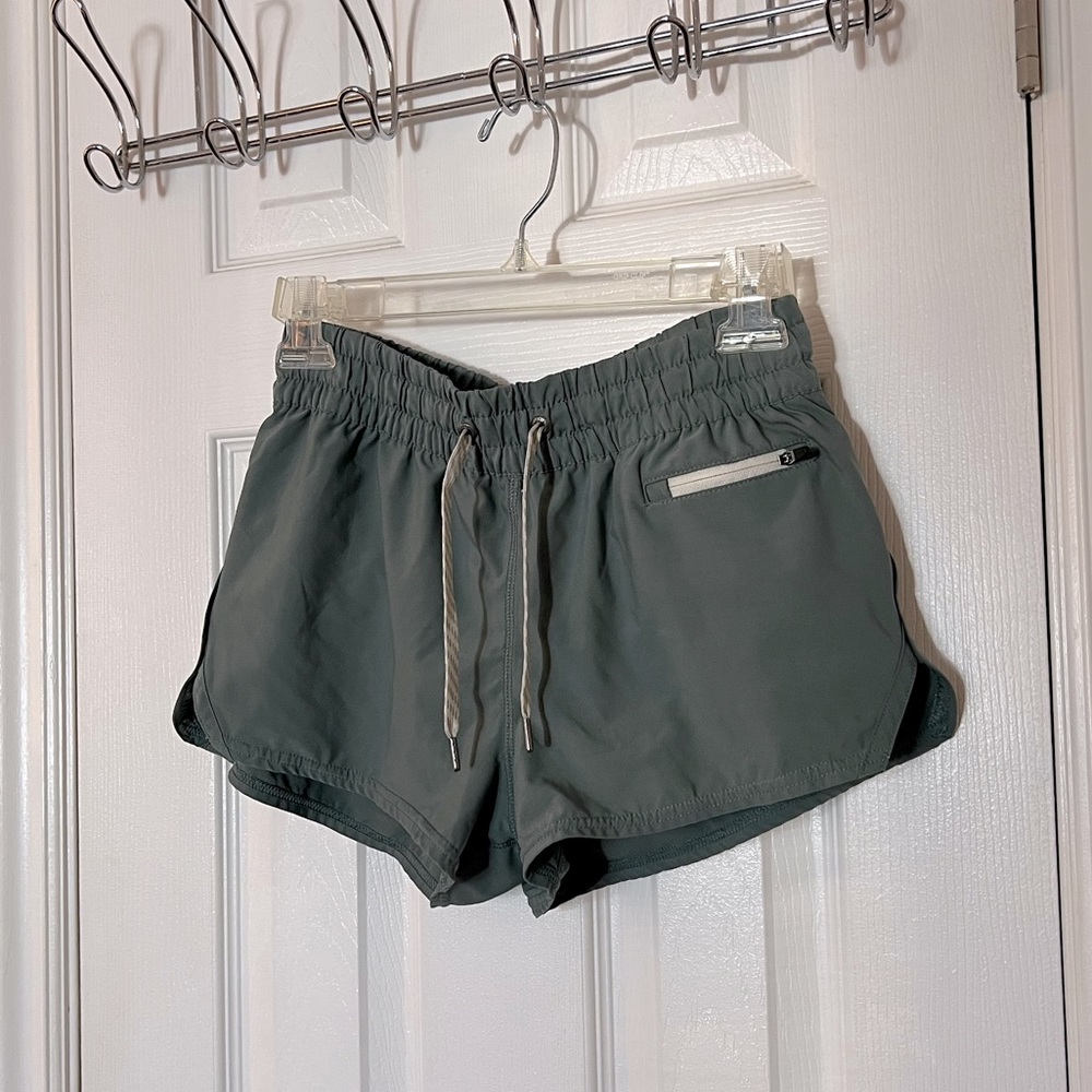Vuori Clementine running lined shorts